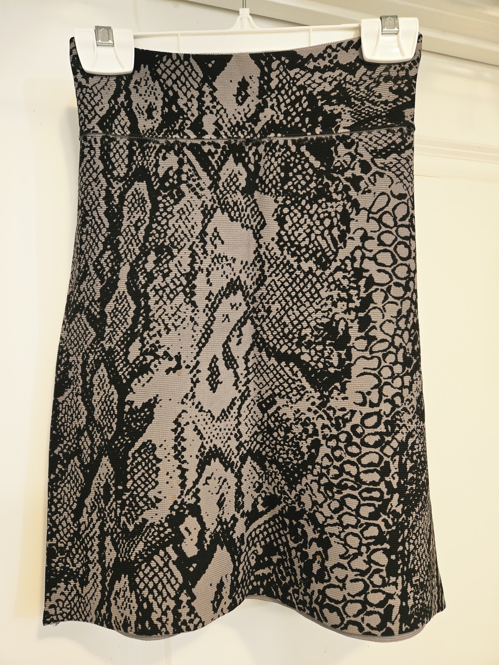 BCBGMaxAzria Black and Taupe Snake Print Skirt Size S Stretch